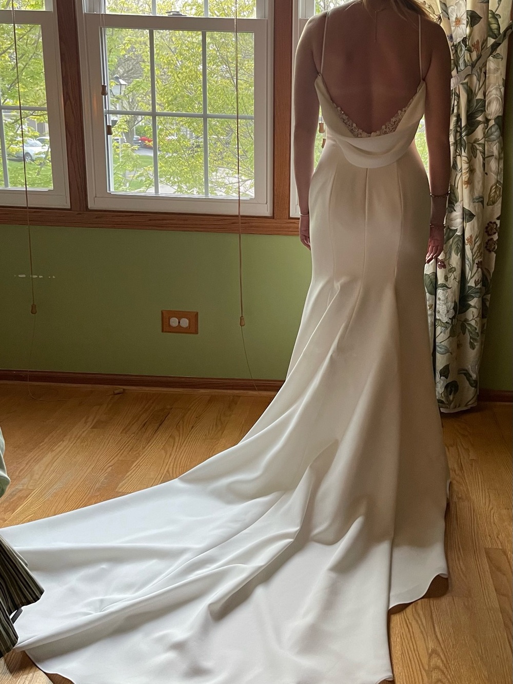 Paloma Blanca 2023 Princess Cut Wedding Dress- Never Worn